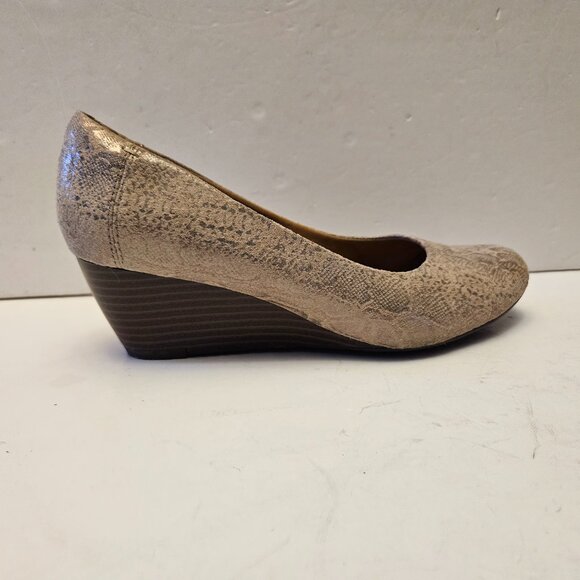 Clark's Collection Soft Cushion Wedge Pumps. US 7.5 M - Picture 6 of 16
